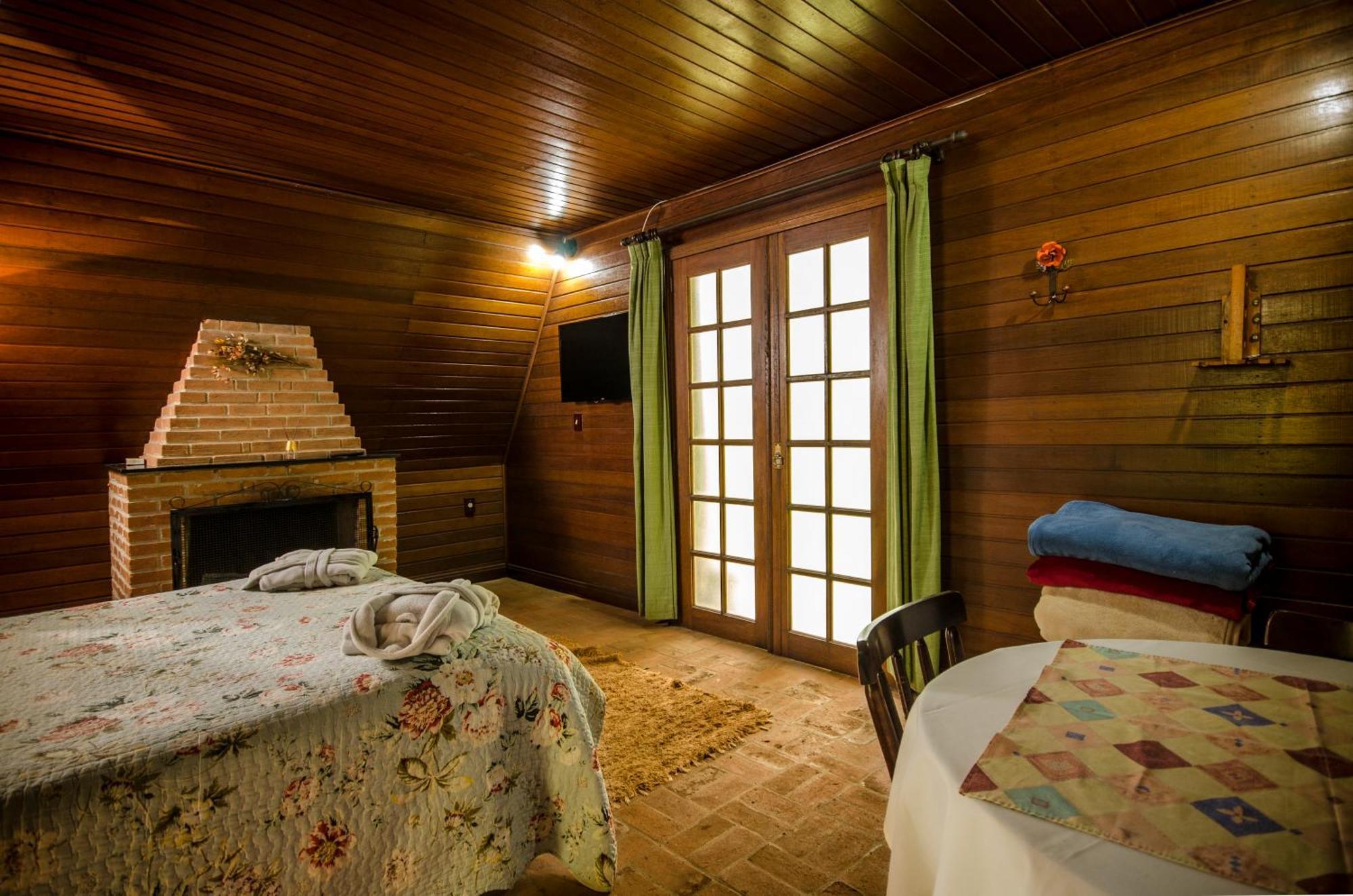 Pousada Alpes Santo Antonio do Pinhal Phòng bức ảnh